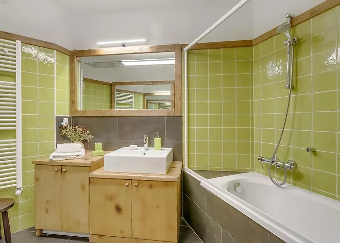 아파트 Little Treasure - Happy